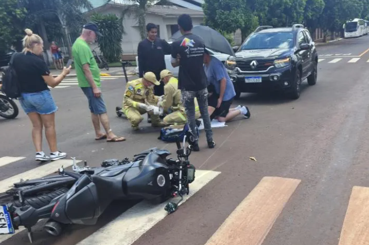 Acidente deixa duas pessoas feridas na Avenida Irio Welp