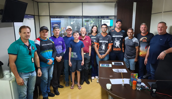 Reunião na prefeitura define participação de pilotos de paramotor no Acampamento Pais e Filhos em Porto Mendes