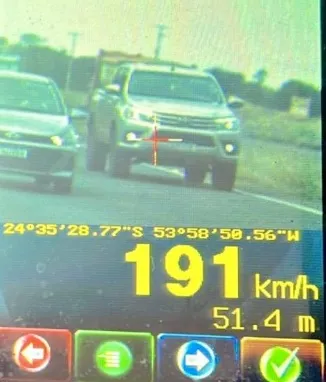 PRF flagra caminhonete a quase 200 km/h na BR 163 em Quatro Pontes