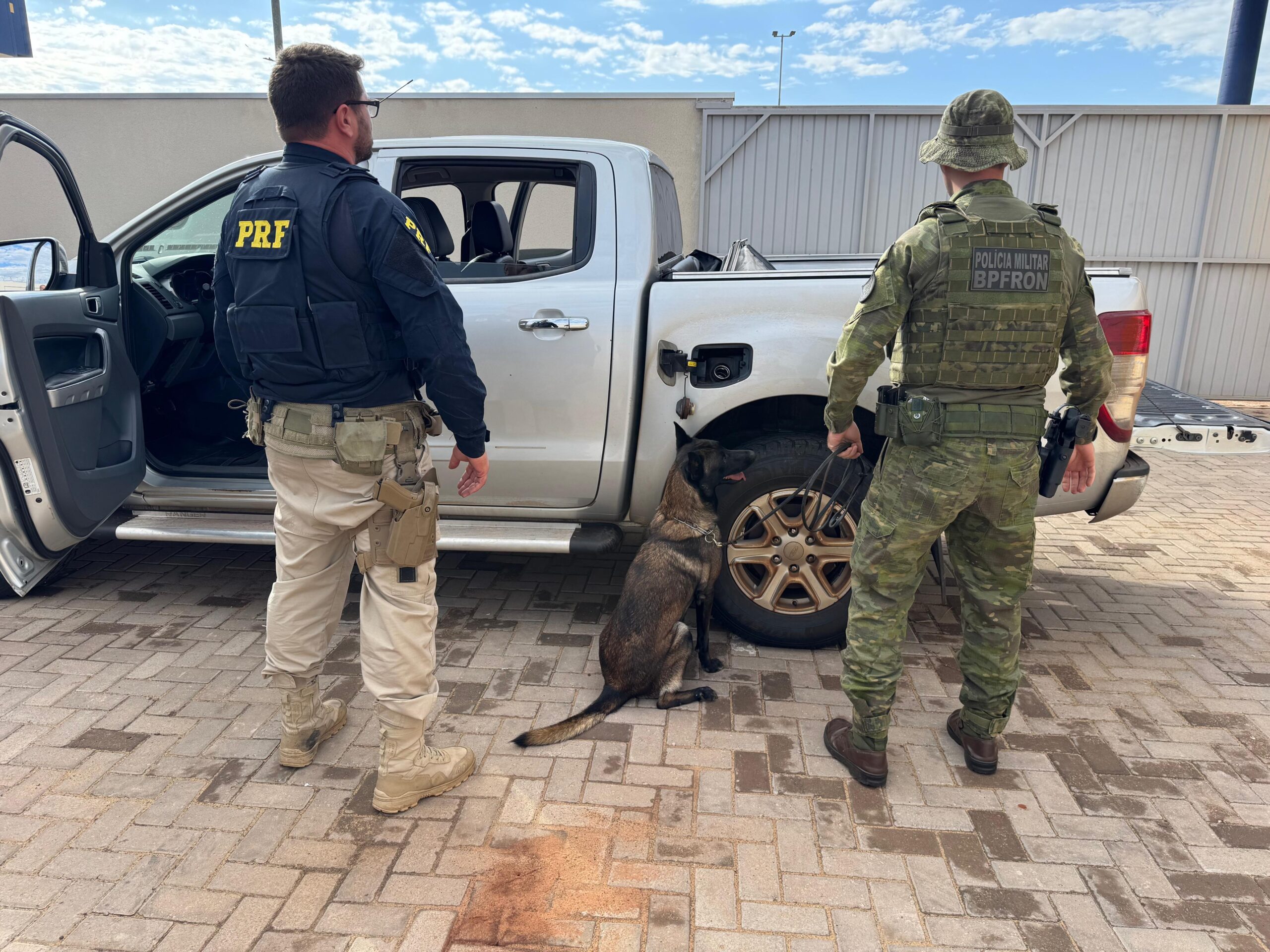 PRF e BPFron apreendem quase 50 quilos de pasta base de cocaína