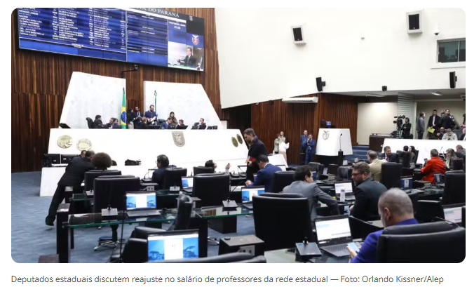 Deputados aprovam reajuste salarial para professores no Paraná; categoria critic