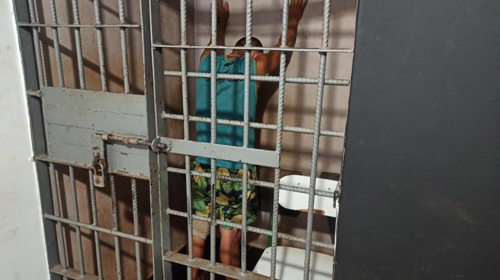 Homem é detido após invadir casa em Toledo, ameaçar familiares e colocar em risco idosa de 84 anos