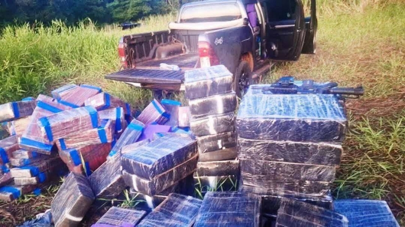 Polícia paraguaia apreende 9 veículos e 14 toneladas de drogas em Salto del Guairá