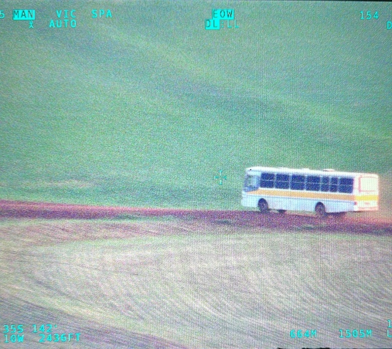 Ônibus preparado para o transporte de ilícitos é apreendido na zona rural de Toledo