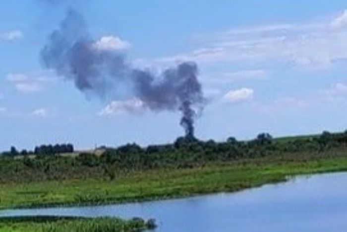 SP: avião de pequeno porte cai em área de vegetação e mata 2 pessoas