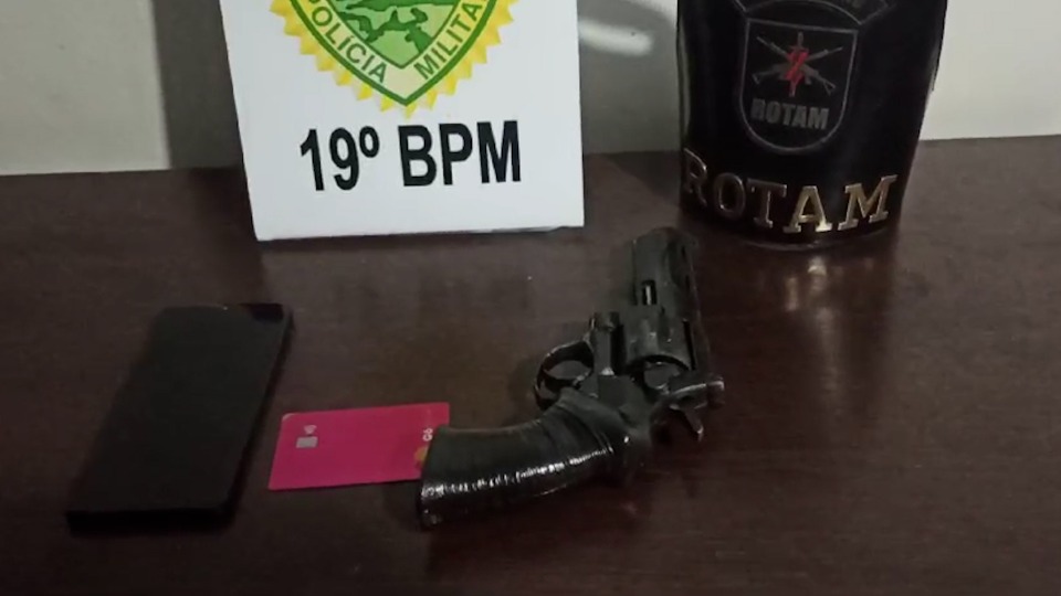 Jovem é preso após assaltar mãe e filha em Toledo