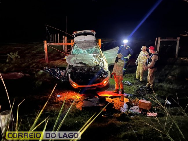 Homem morre após ser ejetado em capotamento na PR-488, em Diamante do Oeste