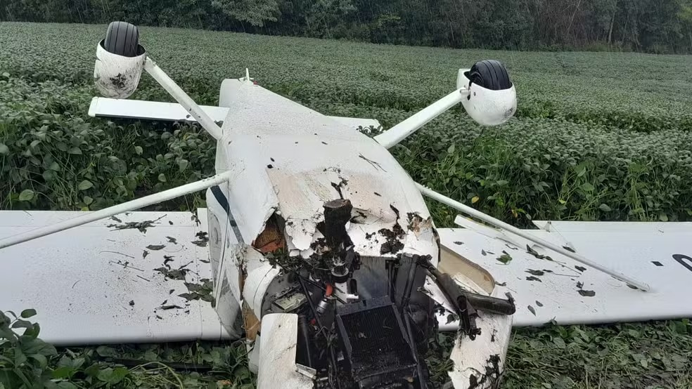 Avião de pequeno porte cai no interior do Paraná, diz Corpo de Bombeiros