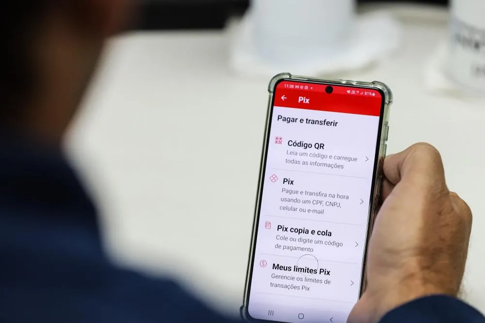 Golpistas se passam por cobradores e vítima perde quase R$ 2 mil em Entre Rios do Oeste