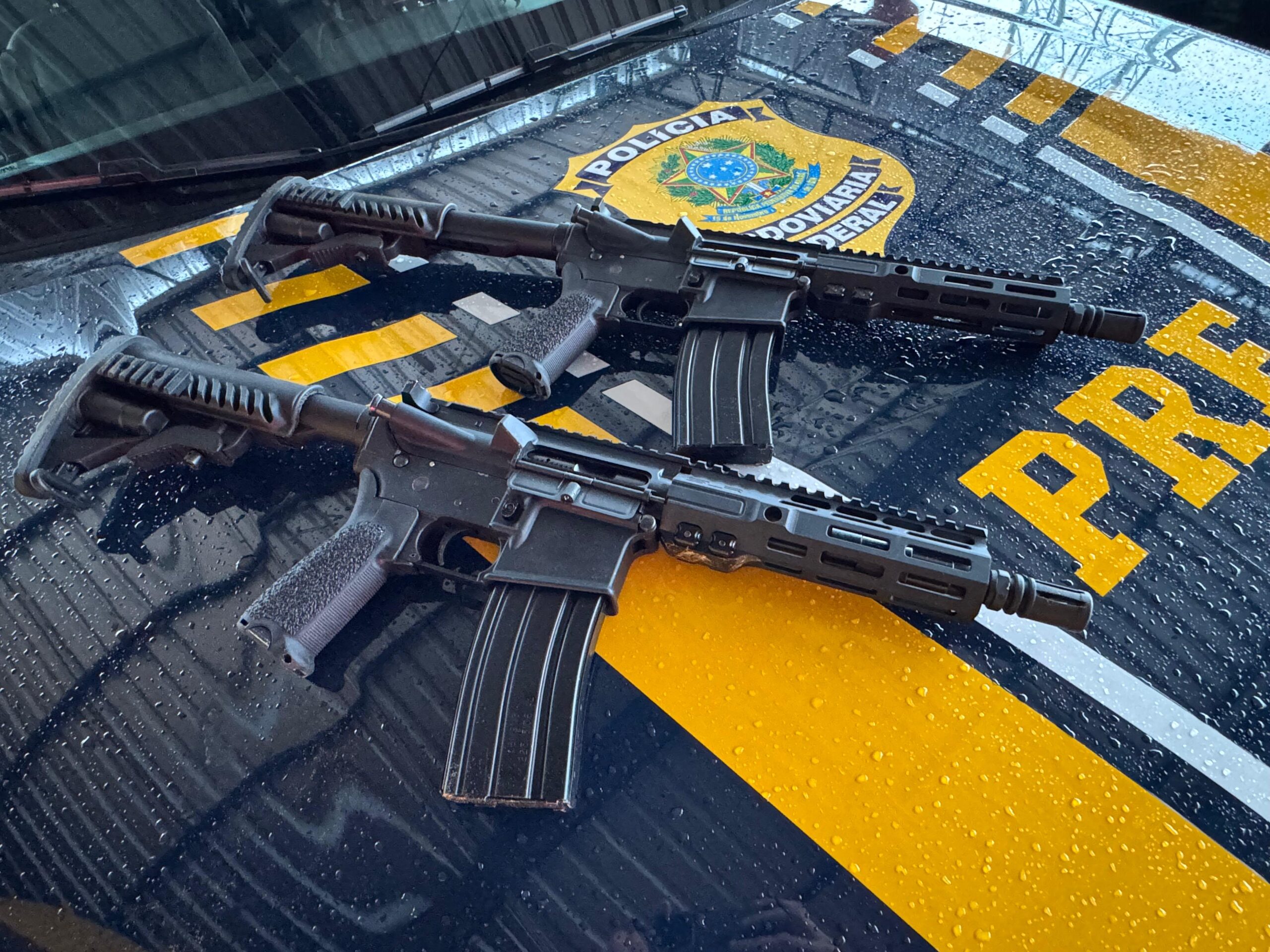 PRF APREENDE MAIS DE 8 TONELADAS DE MACONHA E ARMAS DE FOGO EM GUAÍRA-PR