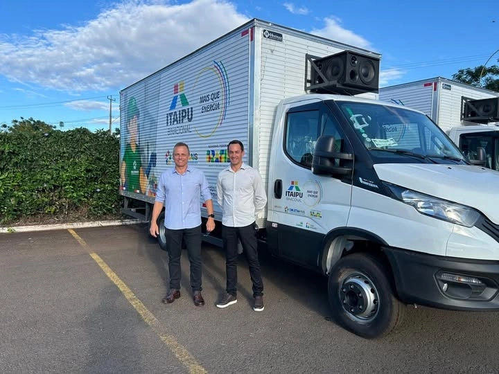 Marechal Cândido Rondon recebe caminhão para a coleta seletiva