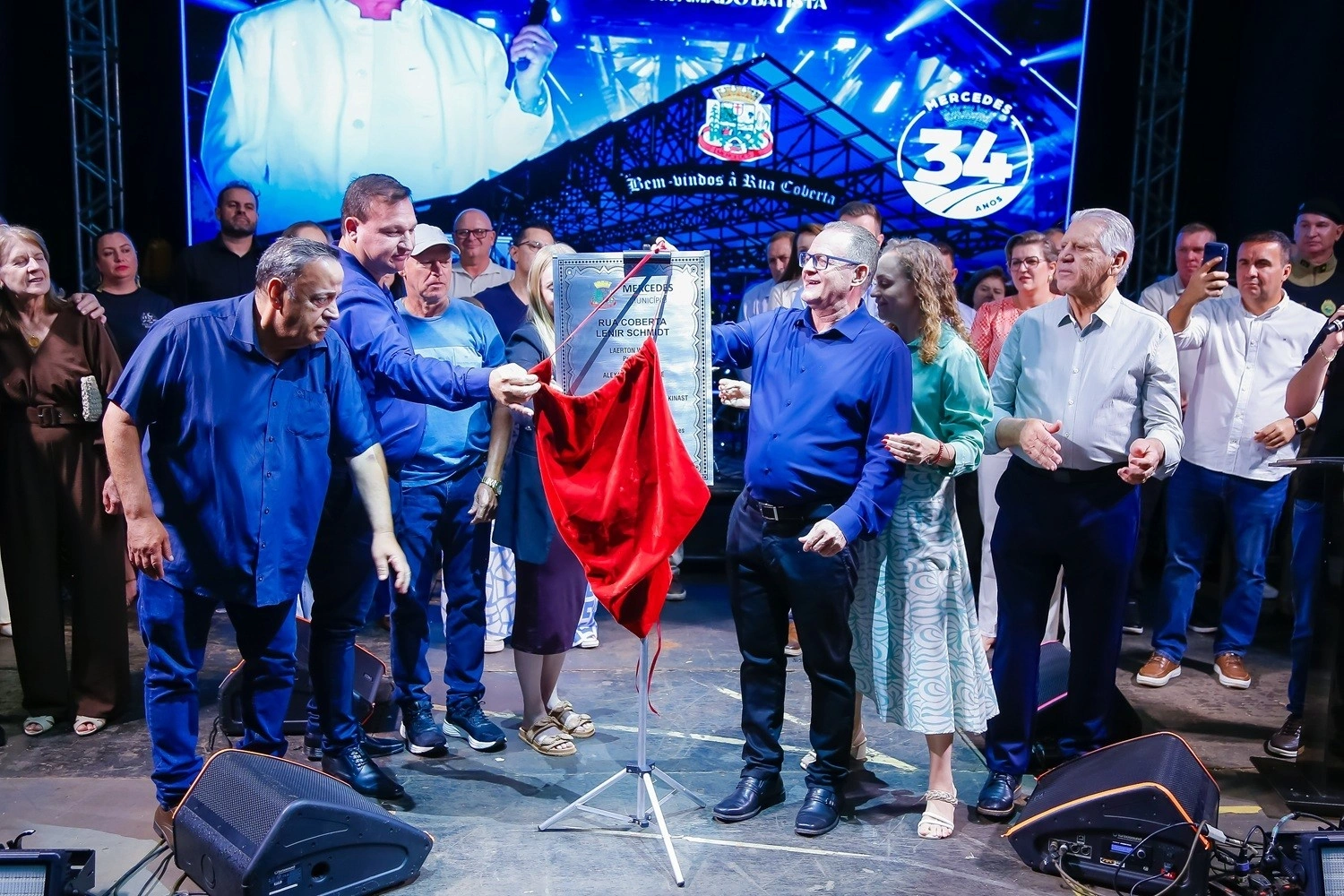 Inauguração da Rua Coberta reúne milhares de pessoas e consagra o novo cartão postal de Mercedes