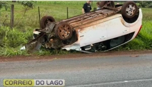 Capotamento fere mulher e filhos entre Santa Helena e São Clemente