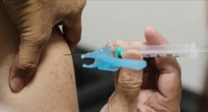 Vacinação contra a gripe no Paraná para público em geral começa segunda-feira