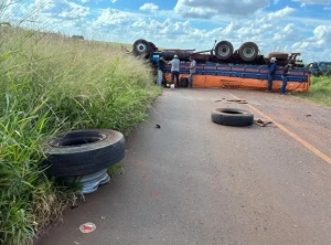 Colisão entre caminhão e carro faz três vítimas fatais
