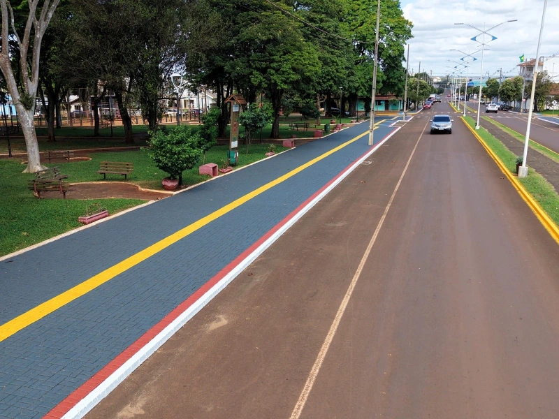 Pintura dos calçadões avança para novas áreas de Mercedes