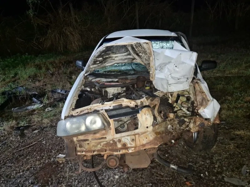 Colisão frontal entre carro e moto faz vítima com ferimentos graves