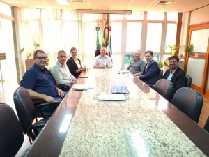 Reunião discute construção de novo colégio no bairro Boa Vista