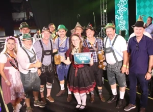 Barbara Hofstaetter é campeã do Concurso Chope em Metro da 36ª Oktoberfest