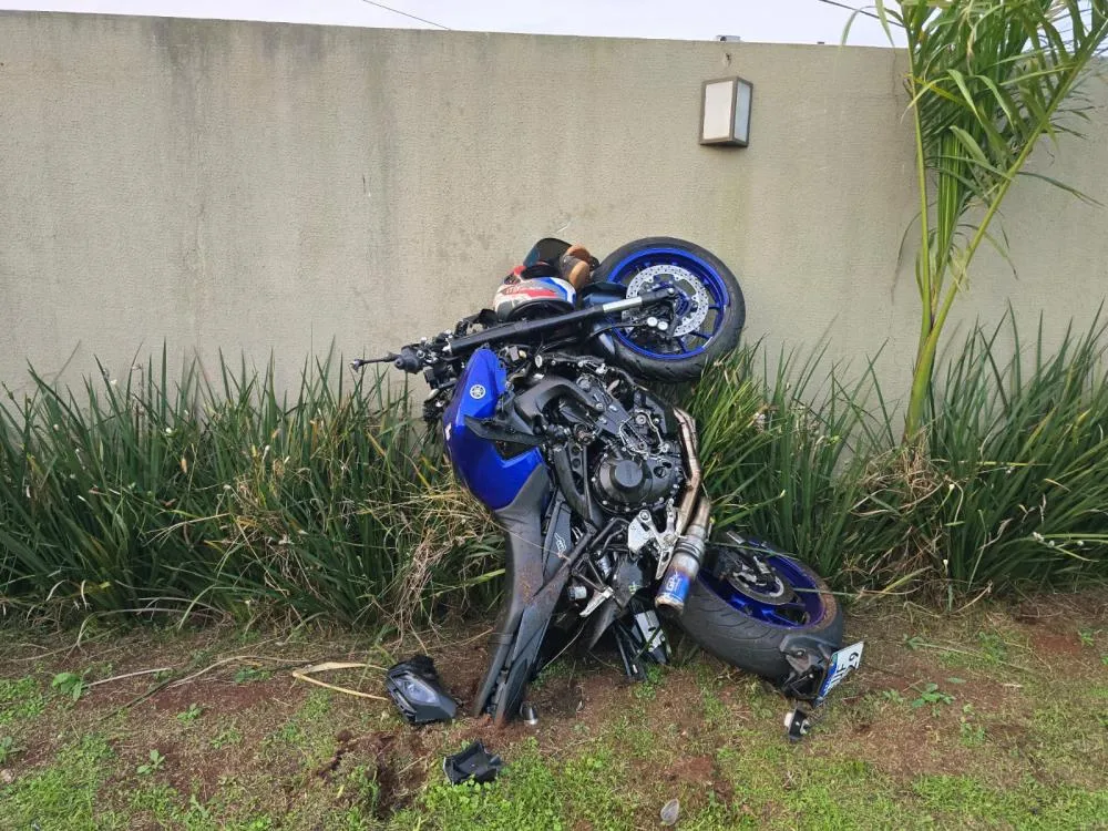 Acidente envolve camionete e moto na saída de Toledo