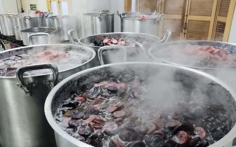 Hoje é dia de FEIJOADA!