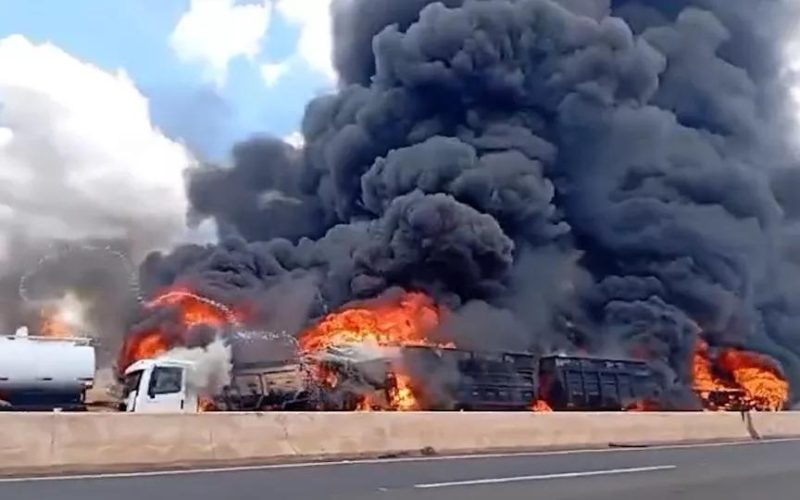 Acidente entre caminhões em Maringá deixa dois mortos