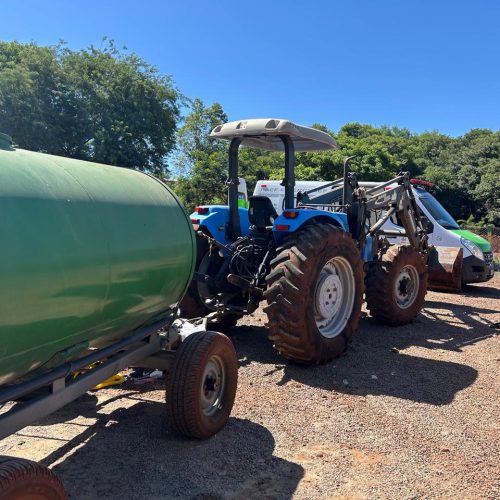 Mulher fica ferido em acidente com trator no interior de Mercedes