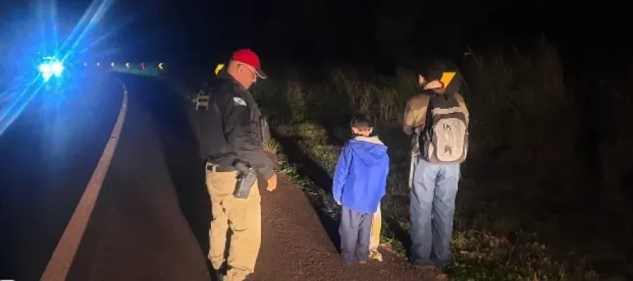 Policia Rodoviária resgata crianças que caminhavam sozinhas em rodovia durante a madrugada