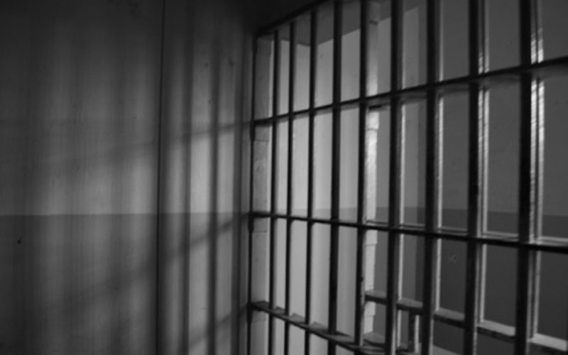 Homem é preso por embriaguez ao volante e danos ao patrimônio municipal
