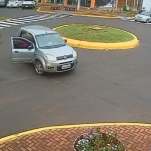 Vídeo: Câmeras de segurança registram queda de criança com veículo em movimento no centro de Marechal Rondon