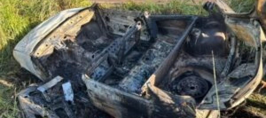 Carro pega fogo e motorista morre carbonizado