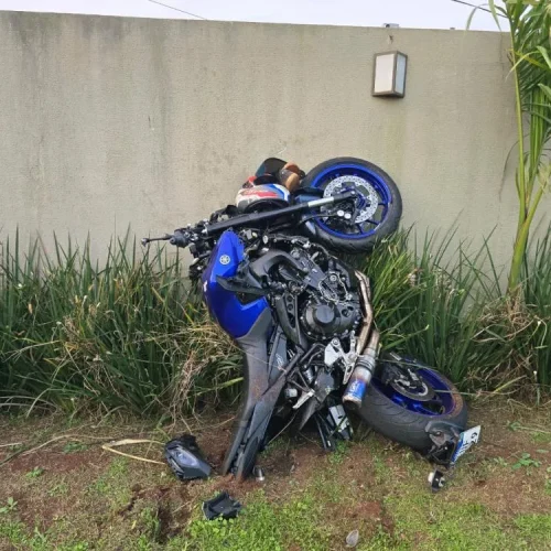 Acidente envolve camionete e moto na saída de Toledo