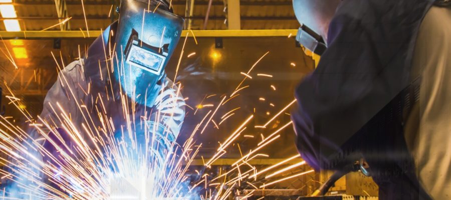 Estão abertas as inscrições para os cursos de Soldador e Costura Industria
