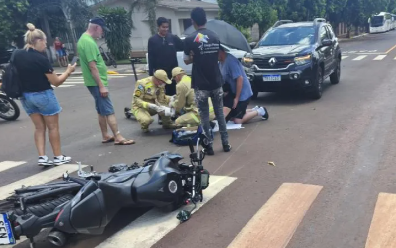 Acidente deixa duas pessoas feridas na Avenida Irio Welp