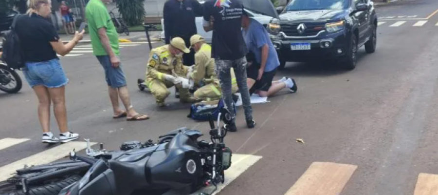 Acidente deixa duas pessoas feridas na Avenida Irio Welp