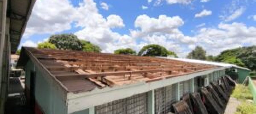 Cobertura da Escola Municipal Waldomiro Liessen está sendo substituída