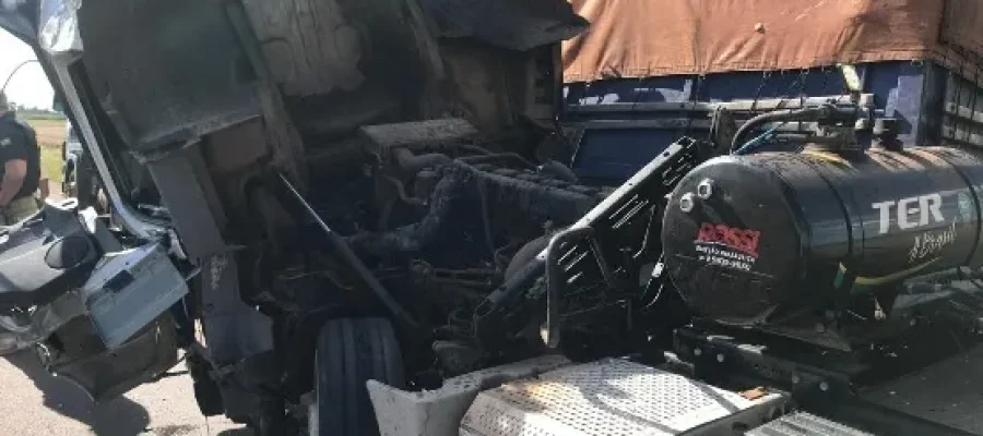 Colisão envolve pelo menos três carretas na BR 163 em Quatro Pontes