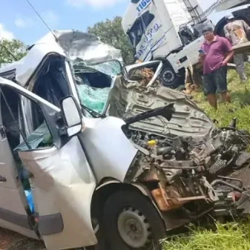 Colisão da BR 277 mata motorista de VAN