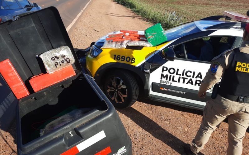 Entregar de moto é preso traficando maconha