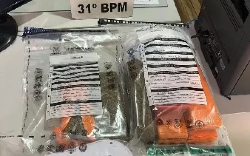 Casal é preso com drogas