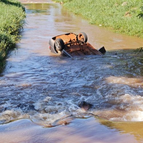 Menina que estava em carro que caiu no Rio Toledo morre no hospital