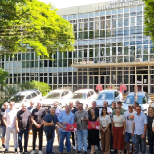 Dois caminhões bitruck e cinco veículos reforçam a frota da prefeitura rondonense