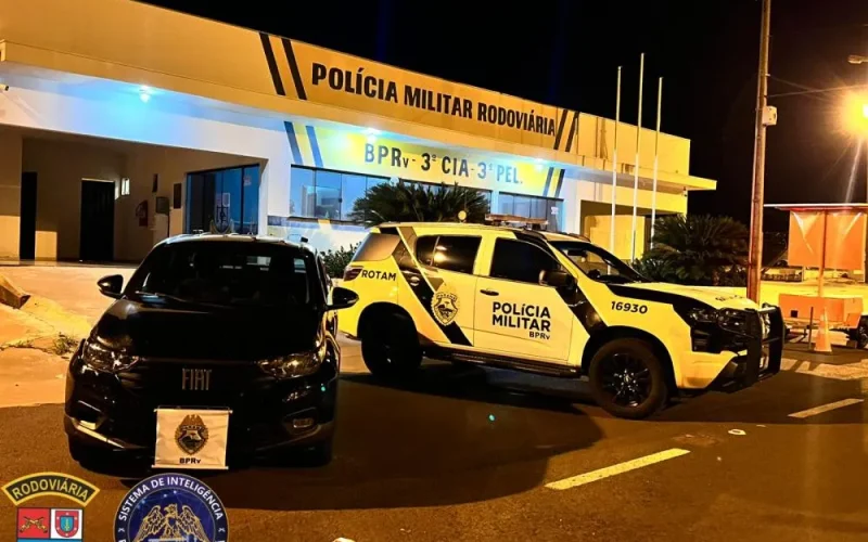 PRE recupera veiculo furtado e prende dois