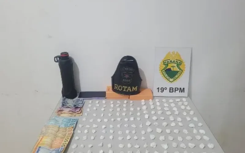 Mulher é presa distribuindo 154 buchas de cocaína