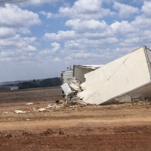 Acidente envolve caminhões e uma Saveiro na PR-182 entre Maripá e Toledo
