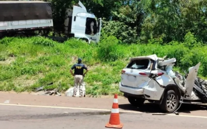 Acidente com morte envolve caminhão e três carros na BR 277