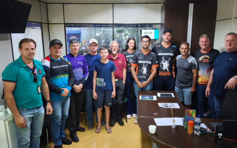 Reunião na prefeitura define participação de pilotos de paramotor no Acampamento Pais e Filhos em Porto Mendes