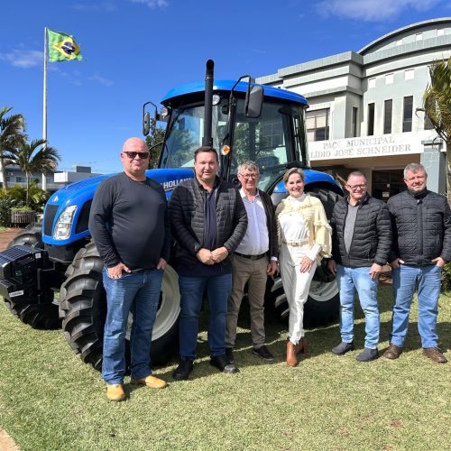 Mercedes reforça frota agrícola com novo trator