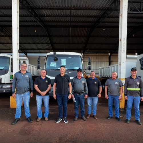 Prefeitura entrega três caminhões caçamba para reforçar a Secretaria de Obras, Viação e Urbanismo