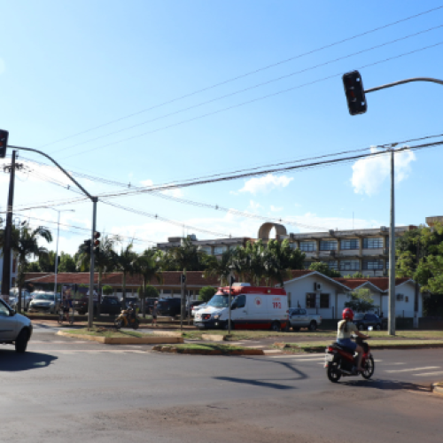 Semáforo em frente à Unioeste passará por manutenção e trânsito terá bloqueio parcial por dois dias
